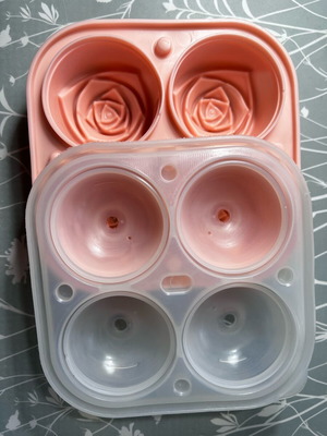 Silicone ice cube molds with lid, set of 2, new