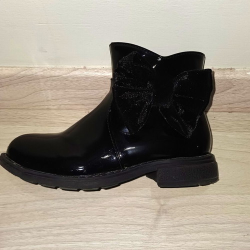 Nelli Blu kids boots size 30 like new, black patent leather with bow