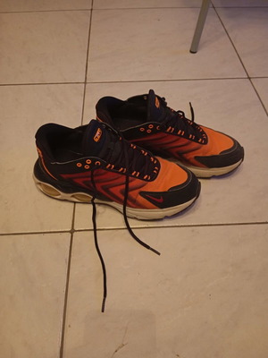 Nike TW orange men's shoes size 45 like new