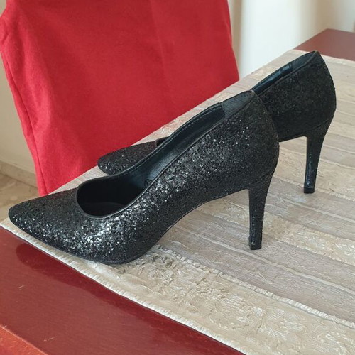 Shiny pumps like new, size 39, black