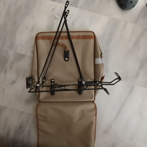 Bicycle accessory collection like new, 3 detachable bags