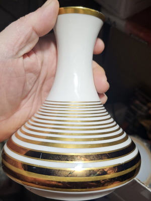 Weimar vase used with crack