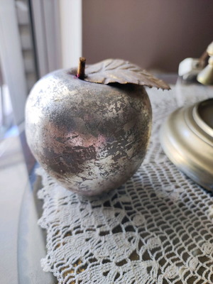 Decorative apple used in silver color with gold leaf