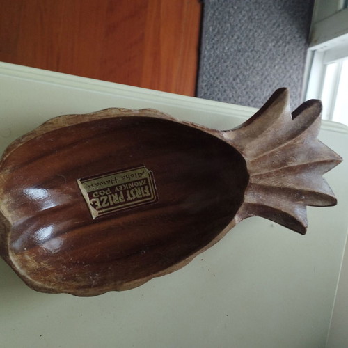 Necklaces from real shells like new, pack of 4 with handmade wooden vessel