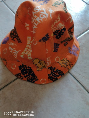 Orange hat one size, like new