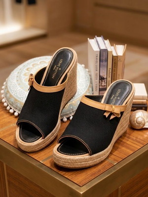 Louis Vuitton women's platform sandals size 38 used, black and beige