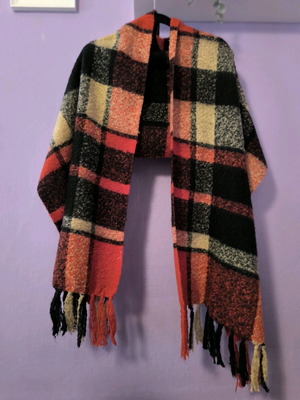 Stradivarius scarf new, soft, black and red