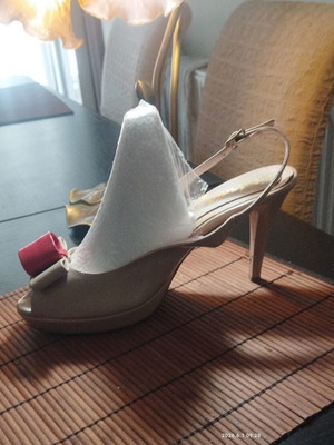 Sandals size 40 like new, beige, platform style