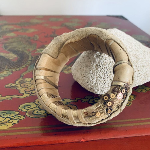 Handmade leather bracelet like new, beige by DYENS + FOTINAKI