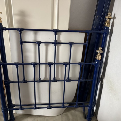 Iron bed painted blue, excellent quality