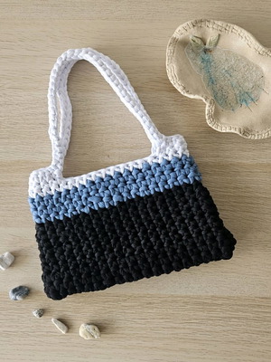 Handmade shoulder bag new with T-shirt yarn for summer