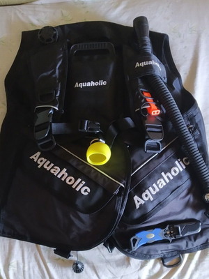 Aquaholic Buoyancy Control Jacket used, size Large, needs valve service