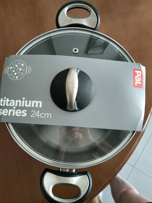 Pot 24cm new with original packaging