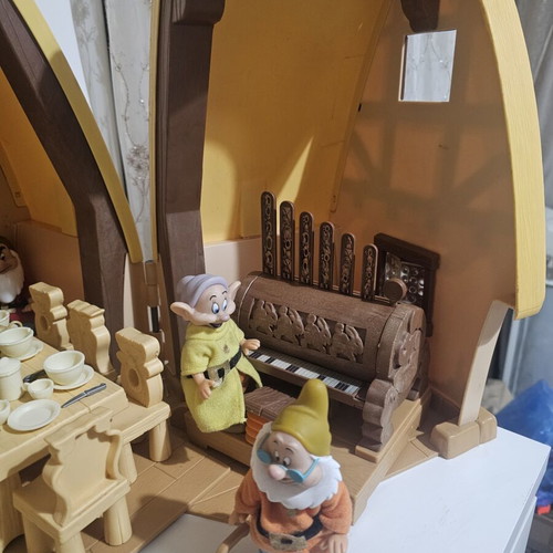 Vintage Snow White & The Seven Dwarfs Playset used, Disney 90s