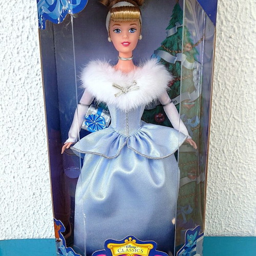 Cinderella Doll Disney Classics Special Holiday Edition 1999 New