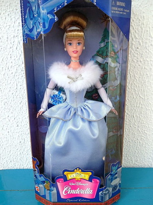 Cinderella Doll Disney Classics Special Holiday Edition 1999 New