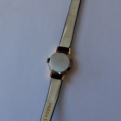 Omega retro 1980 women's wristwatch, Swiss collection
