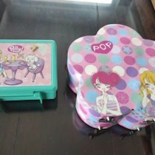 Polly Pocket house and suitcase used