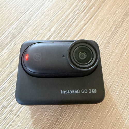 Insta360 GO3s like new with second battery and warranty