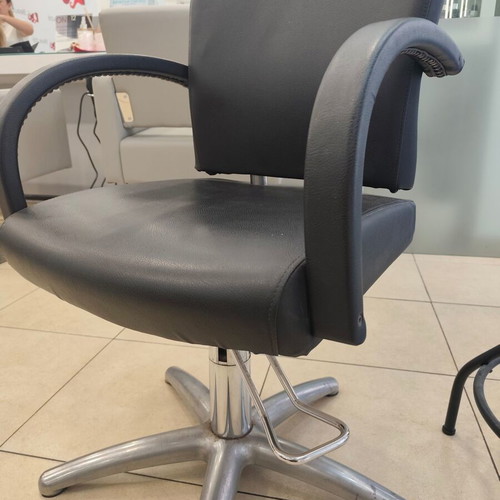 Hairdressing chairs used, set of 3