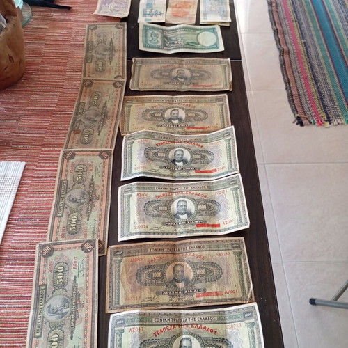Old collectible banknotes used, 7 of 1000 drachmas and 4 of 500 drachmas