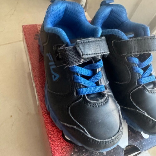 Fila children's sport shoes used, size 26, black and blue