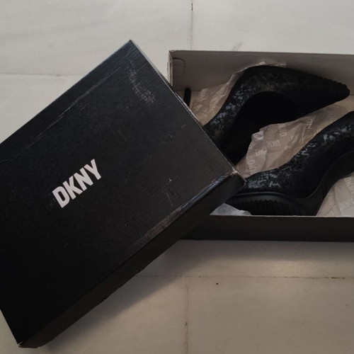 DKNY 12cm Black Leather Pumps New, Size 38