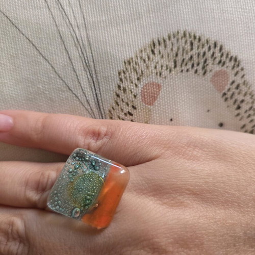Ring made of liquid glass with adjustable size like new, multicolored