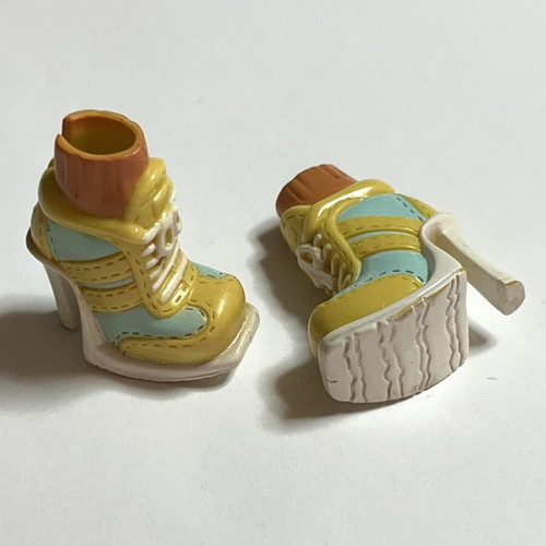 My Scene Barbie Hangin Out Doll Accessories set like new