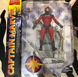 CAPTAIN MARVEL CLASSIC MAR-VELL FIGURE MARVEL DIAMOND SELECT NEW SEALED 7 inches RARE  with BIG SPACE BASE