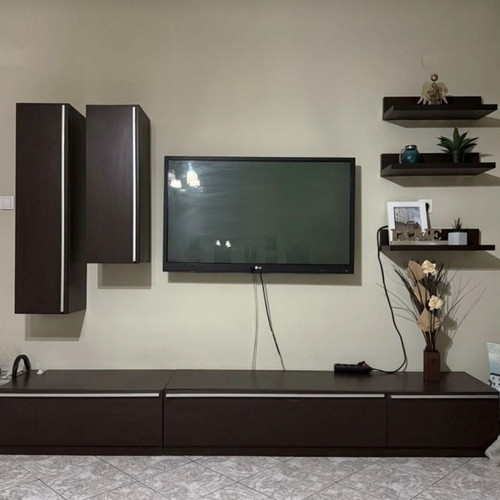 Complete TV unit like new