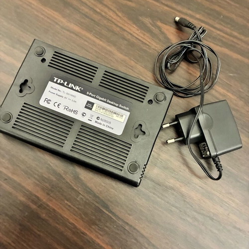 TP-LINK Gigabit Ethernet Switch TL-SG1005D used with 5 ports