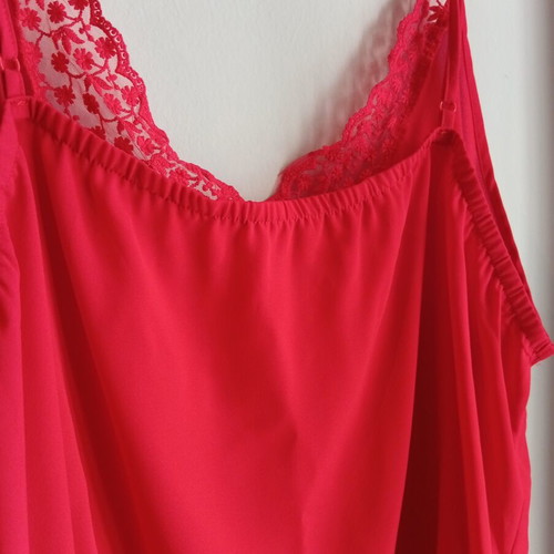 Shein lingerie top 4XL like new, adjustable straps, red