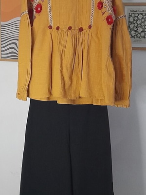 Girls' bell-bottom pants and Zara tunic like new, size 10