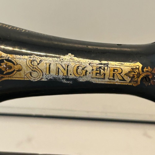 Antique Singer sewing machine used with cover, 1912