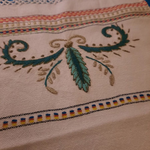 Handmade table runner set with gold thread embroidery