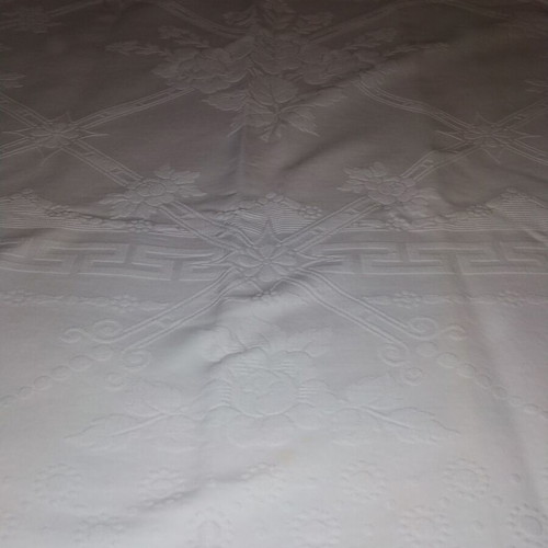 Piqué blanket like new for double bed with yellowing marks