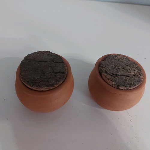 Ceramic decorative items like new with cork lid