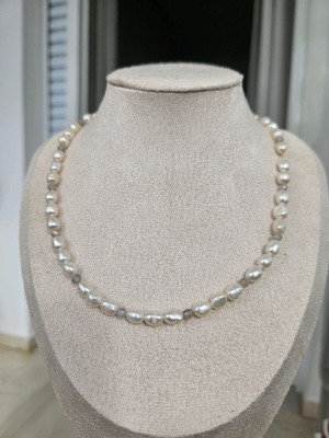 Handmade necklace with freshwater pearls and labradorite new