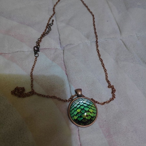 Game of Thrones Dragon Scales Pendant like new