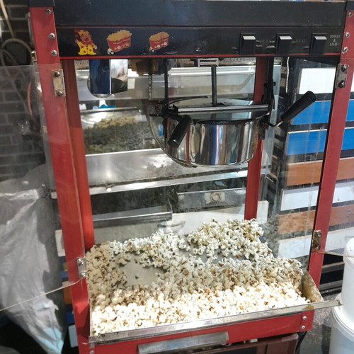 Popcorn machine like new with two spare heating elements