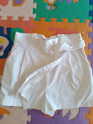Zara medium white shorts like new with side zipper