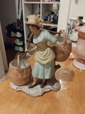 Decorative vintage figurine like new