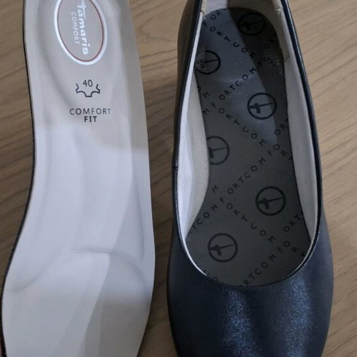 Tamaris black pumps size 40 like new
