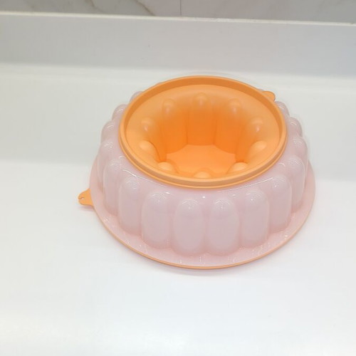 Tupperware jelly and rice mold, new