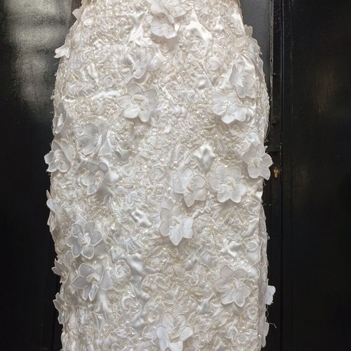 Kipour wedding dress with embossed lace hand-sewn like new