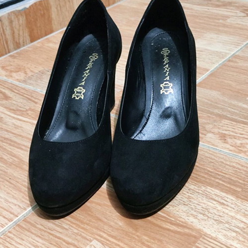 Stefania Black Pumps Size 38 Like New
