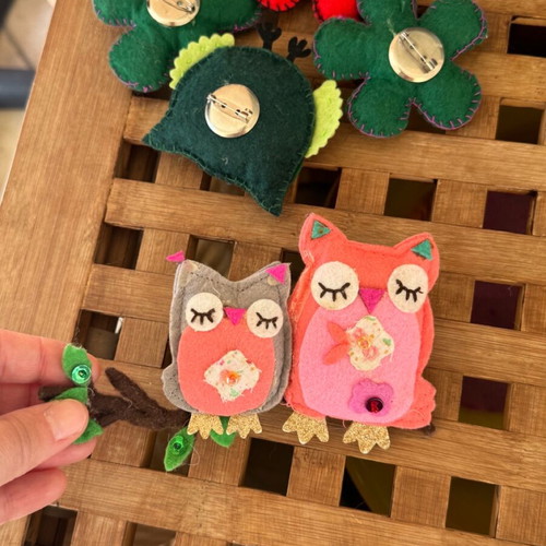 Handmade pins set of 5 made of felt-like material