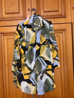 Shirt like new, size M, black and yellow