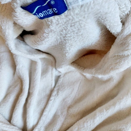 Fleece bathrobe size S like new, cream color